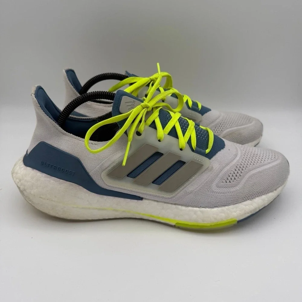 Men's Adidas Ultraboost 22 White Grey Linen Green Athletic Running Shoes Size 10